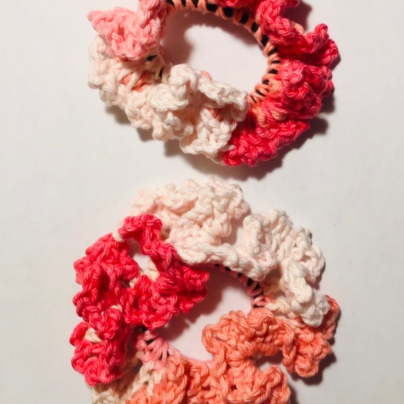 Set of Handmade Crochet Hair Scrunches in  Pink and Cream  NIP - Picture 9 of 9